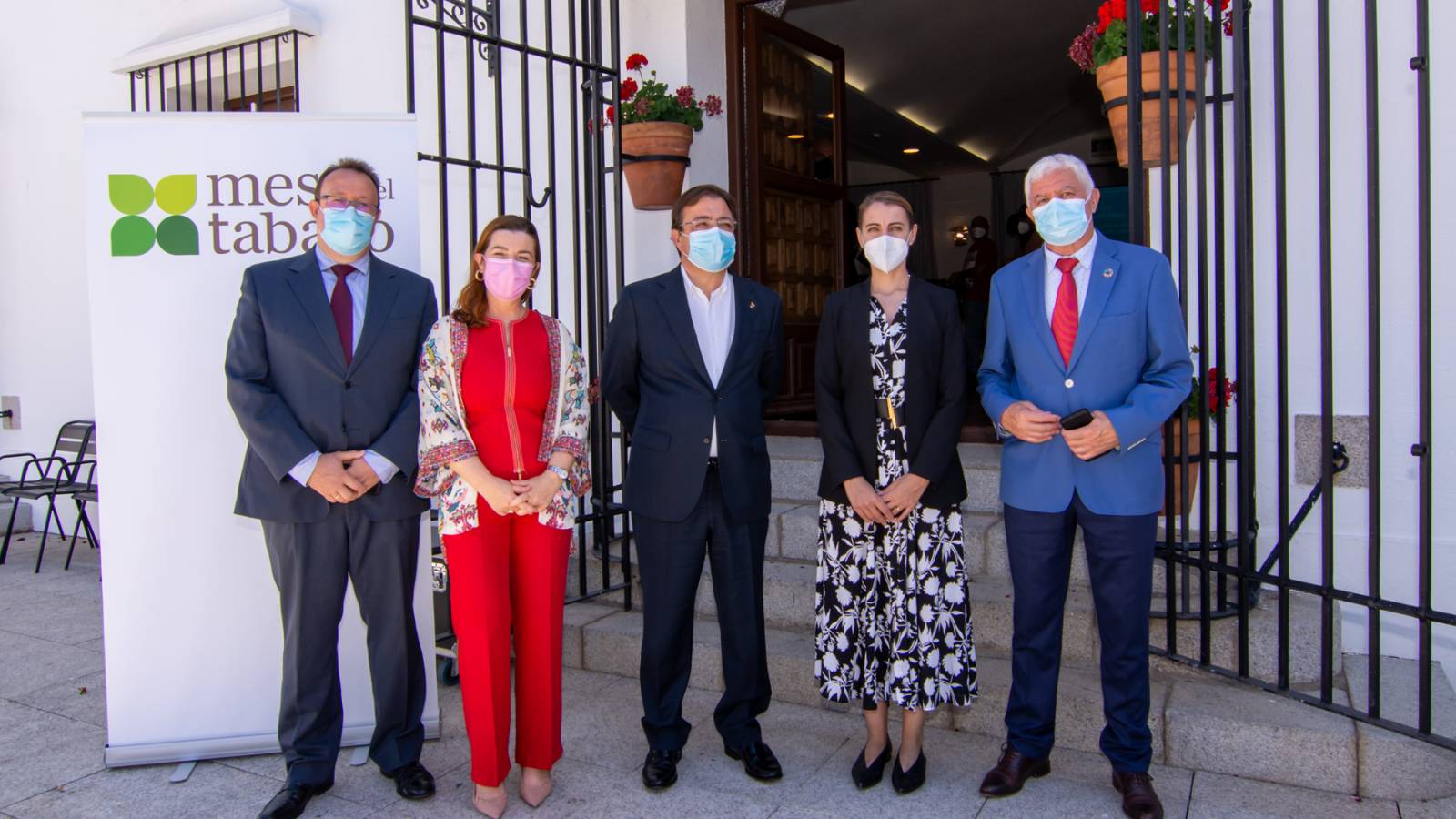 De izq. a dcha: Ricardo Miranda, director general de Oitab; Águeda García-Agulló, presidenta de la Mesa del Tabaco; Guillermo Fernández Vara, presidente de la Junta de Extremadura; Marta Castro, socia de KPMG; y Juan Andrés Tovar, presidente de Cetarsa